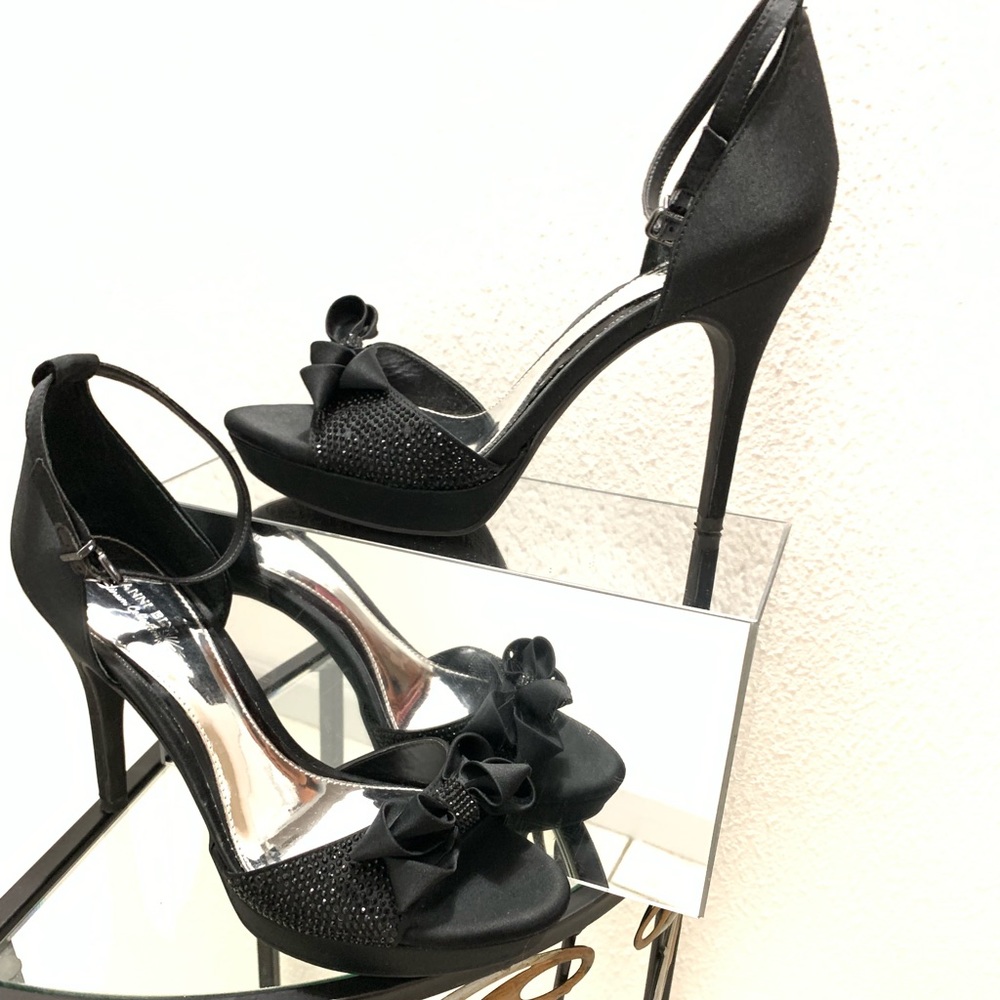 Gianni Bini Black Rhinestones w/ bow Detail